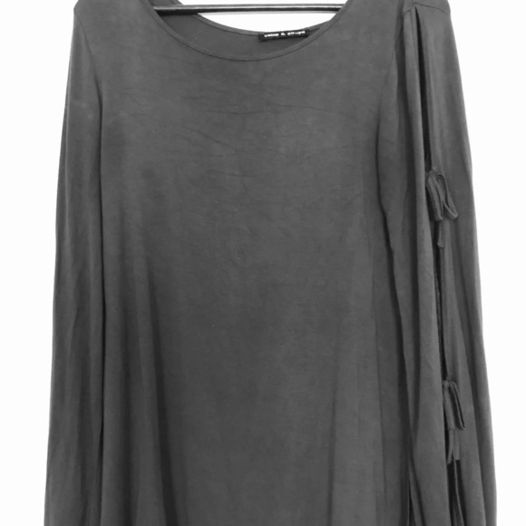 Cable & Gauge  cutout sleeve top - Picture 3 of 7